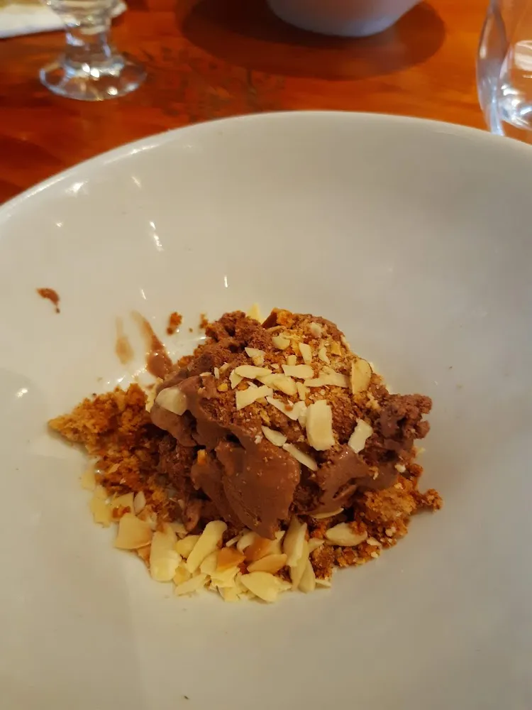 Glace Ai Chocolat Et Cruelle Noisettes